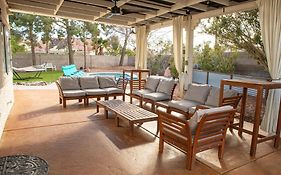 Comfy Expansive Home - Near The Strip - Heated Pool
