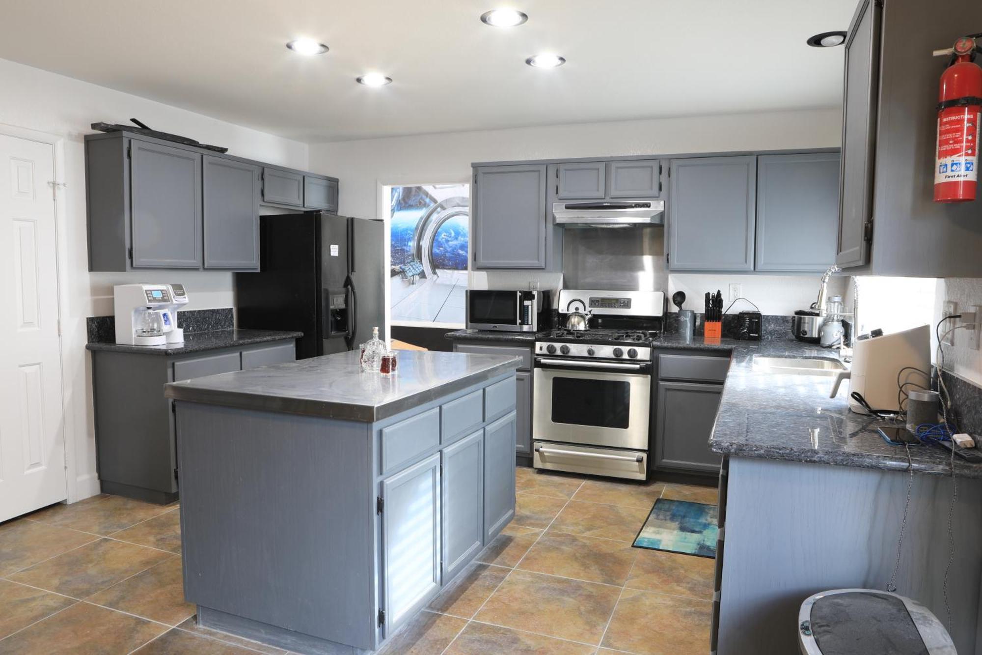 Comfy Expansive Home - Near The Strip - Heated Pool Las Vegas Exterior photo