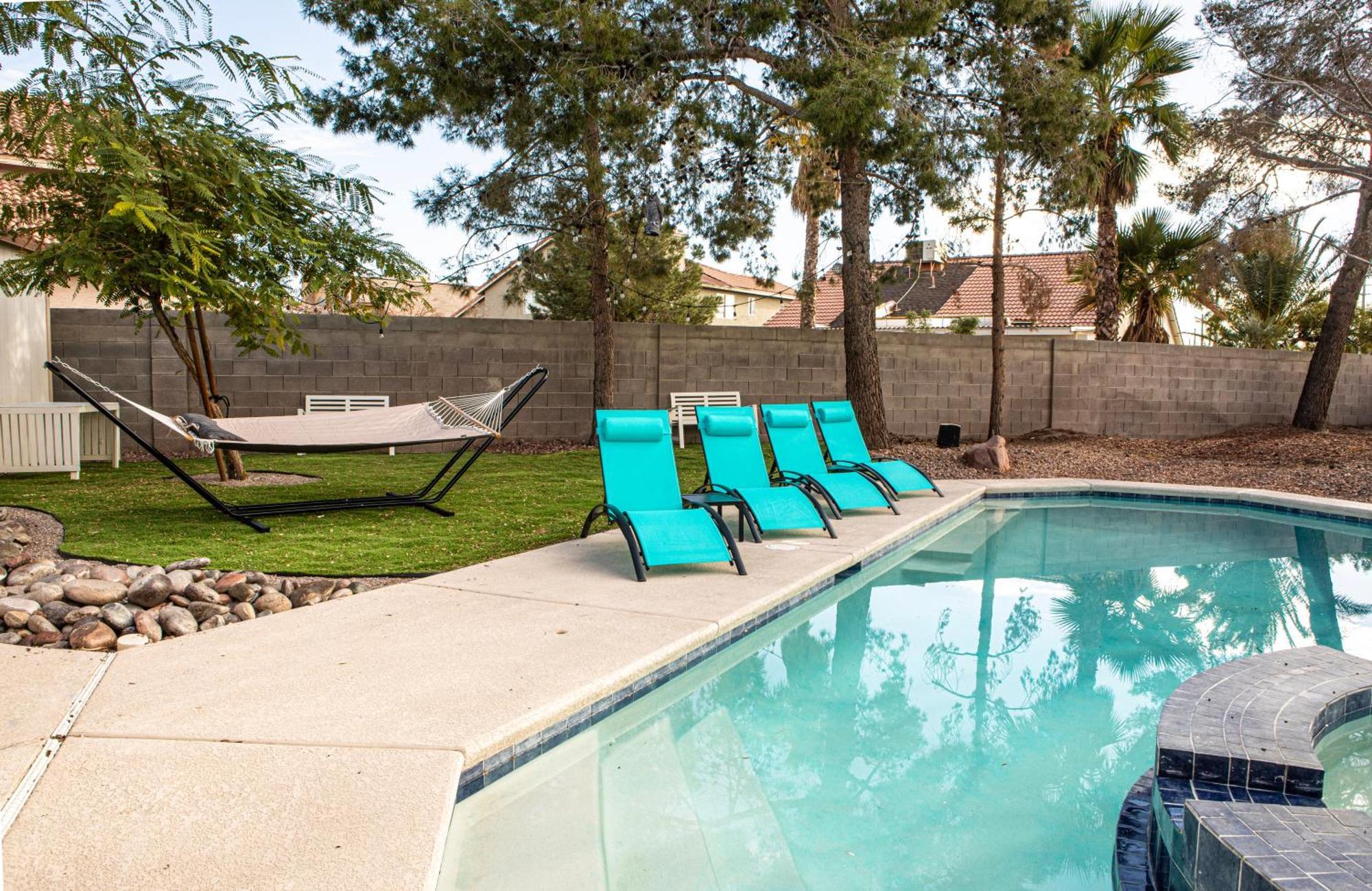 Comfy Expansive Home - Near The Strip - Heated Pool Las Vegas Exterior photo