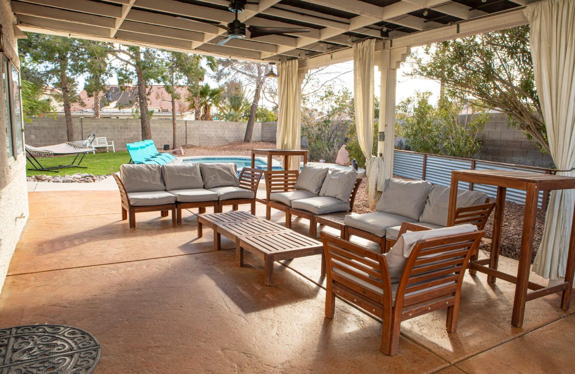 Comfy Expansive Home - Near The Strip - Heated Pool Las Vegas Exterior photo