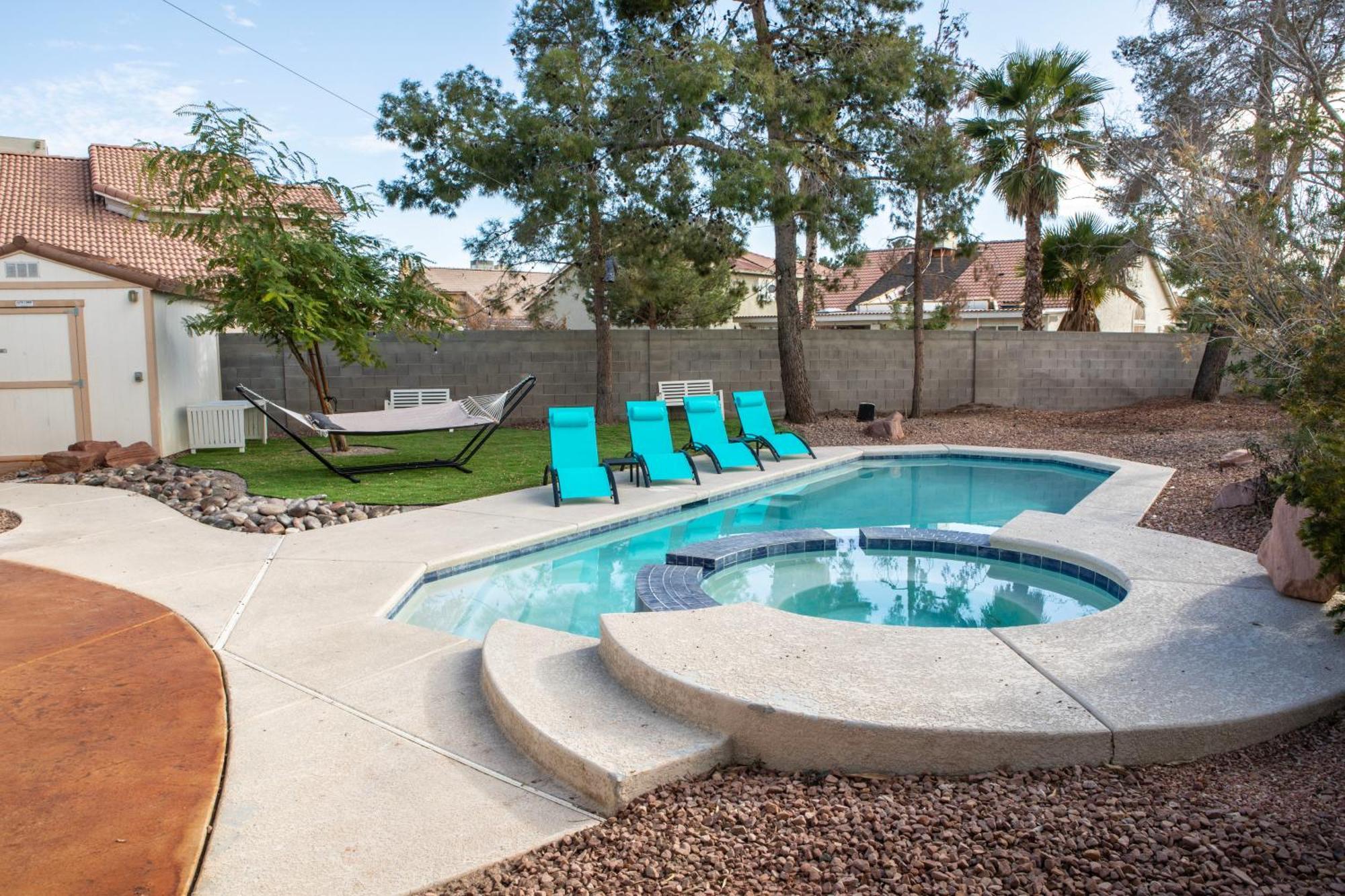 Comfy Expansive Home - Near The Strip - Heated Pool Las Vegas Exterior photo